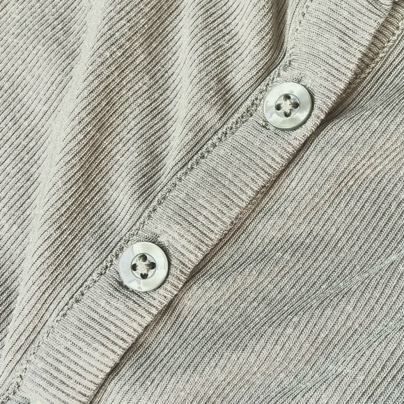 Sunday Best | Cropped Scoop Neck, Button Down Shirt - Picture 4 of 6